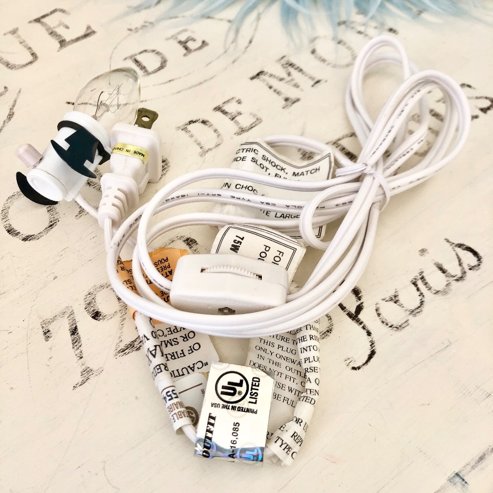 Precious Moments, Lighted Post Office, Vintage 1998, Very Nice Condition - Picture 9 of 11